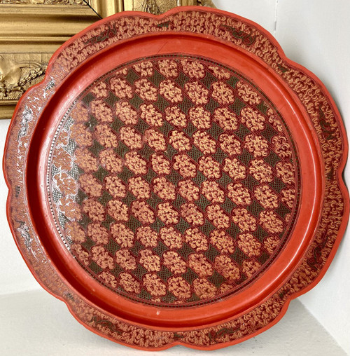 Birma, 1950/1960er Jahre, Gedecktes Display Auf Lack-Tablett.