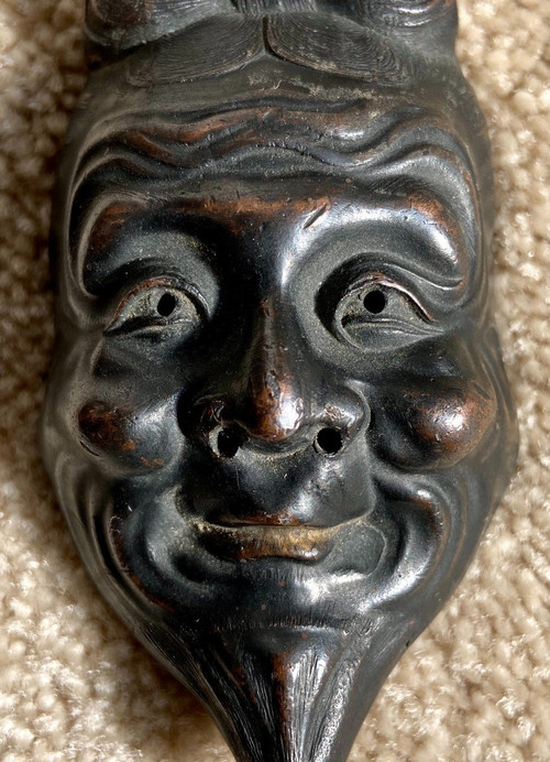 Giappone, 1900 circa, epoca Meiji, Miniatura della maschera del teatro Noh En Shibuichi.