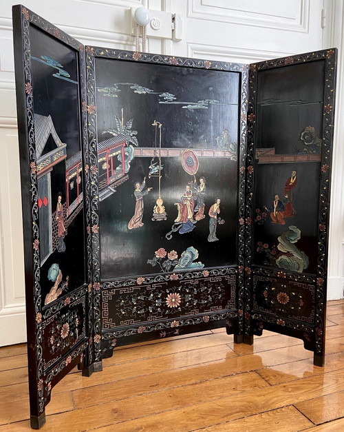 China, First Third of the 20th Century, Important Lacquer Triptych Screen.