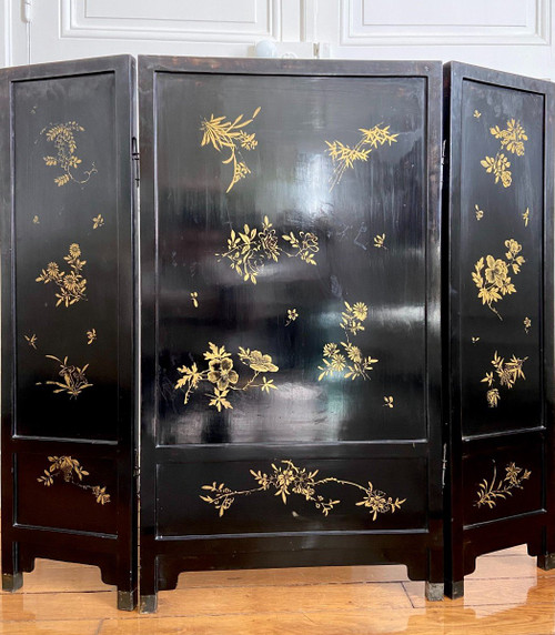 China, First Third of the 20th Century, Important Lacquer Triptych Screen.