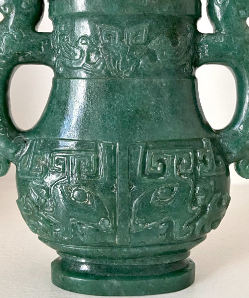 Chine, Années 1950/1960, Pot Couvert En Pierre Dure Dans Le Style Archaïque.