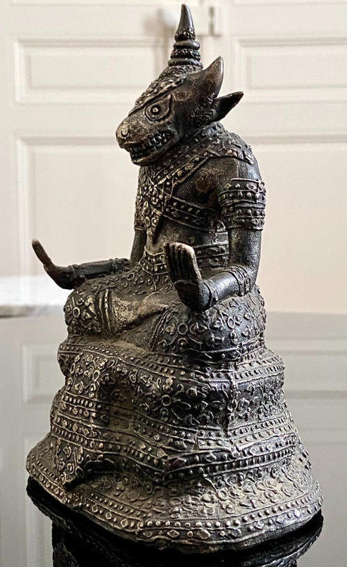 Thailand, 1. Drittel des 20. Jahrhunderts, Silber-Bronze-Statuette, Stierkopf-Göttlichkeit.