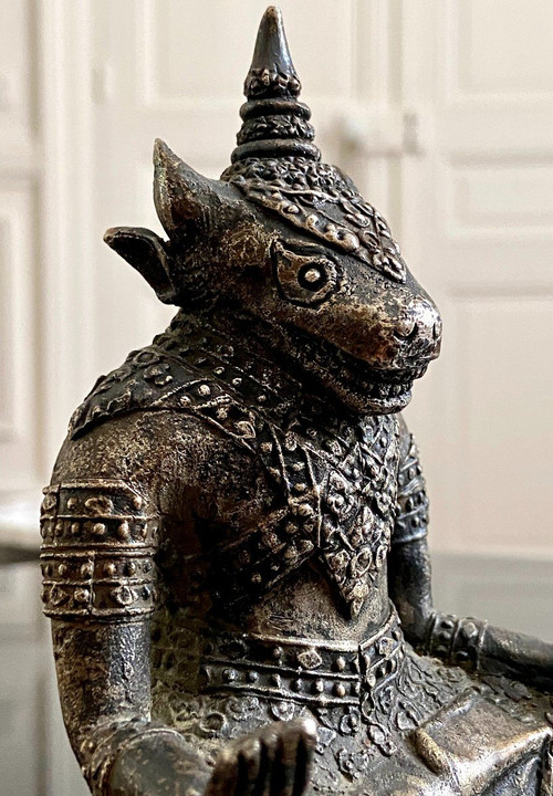 Thailand, 1. Drittel des 20. Jahrhunderts, Silber-Bronze-Statuette, Stierkopf-Göttlichkeit.