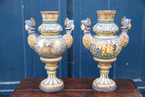 Italie Paire De Grands Vases En Faience Polychrome Style Renaissance XIXe Urbino