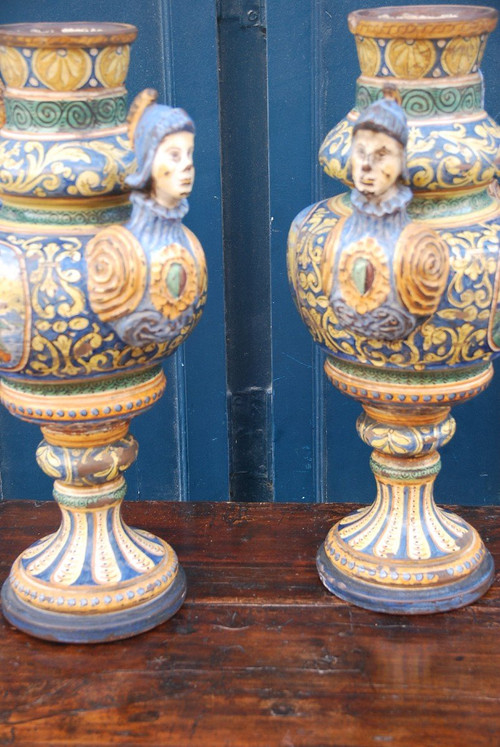 Italie Paire De Grands Vases En Faience Polychrome Style Renaissance XIXe Urbino