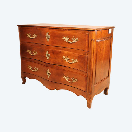 Commode Galbée En Noyer 18ème Siècle