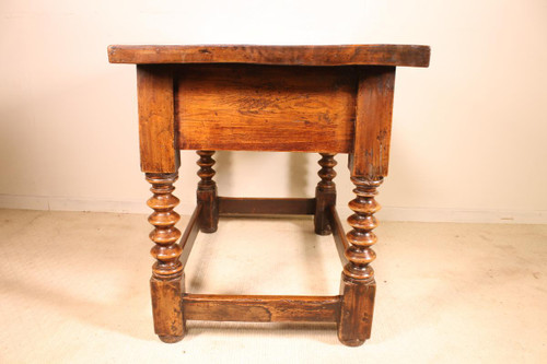 Tavolo Spagnolo In Noce Circa 1600