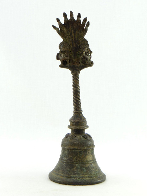 Inde, XIXème Siècle, Cloche Rituelle En Bronze Ornée Des Dieux Ganesh Et Hanuman.