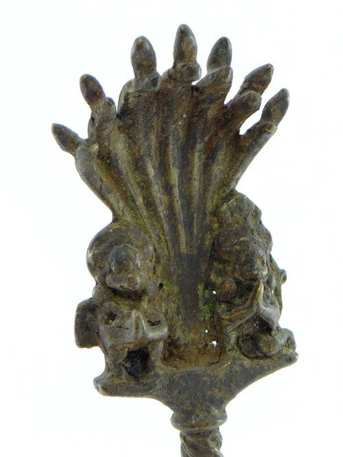 Inde, XIXème Siècle, Cloche Rituelle En Bronze Ornée Des Dieux Ganesh Et Hanuman.