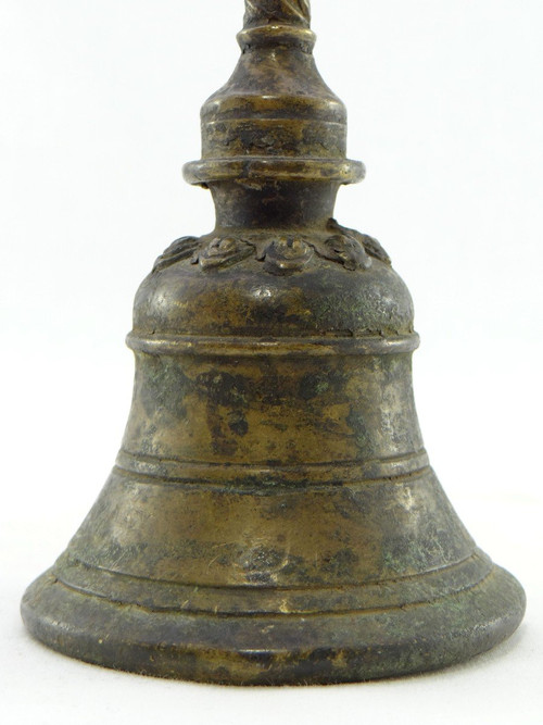 Inde, XIXème Siècle, Cloche Rituelle En Bronze Ornée Des Dieux Ganesh Et Hanuman.