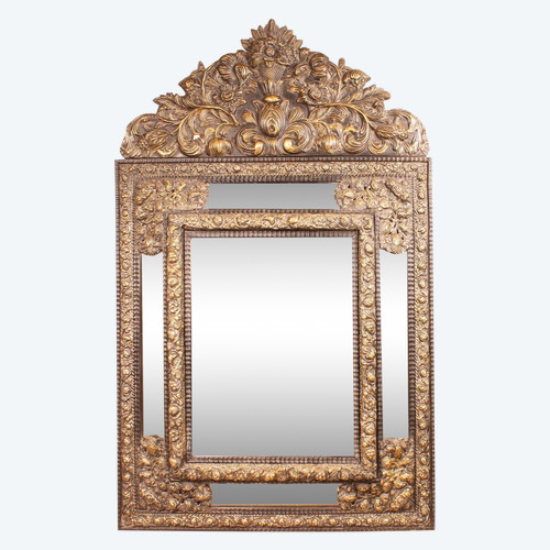 Important Miroir Du 19° Siècle Des Pays Bas En Laiton Repoussé