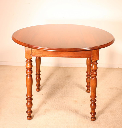 Oval Table In Walnut 19 ° Century