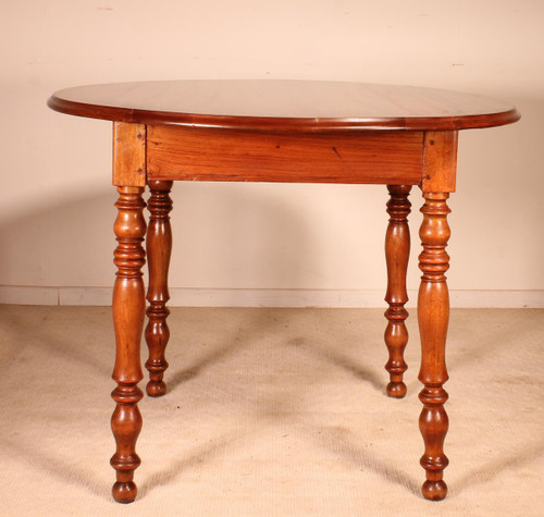 Oval Table In Walnut 19 ° Century