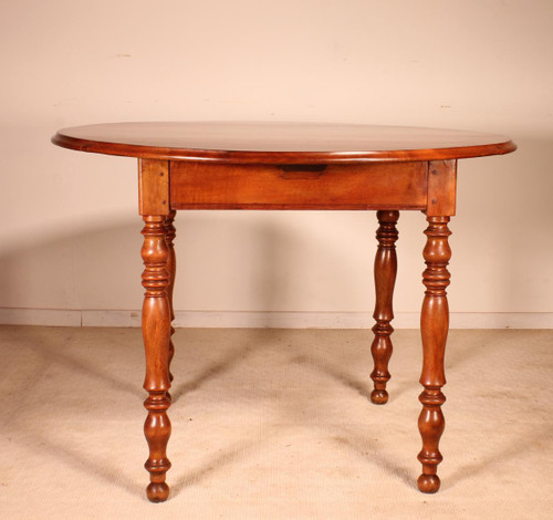 Oval Table In Walnut 19 ° Century