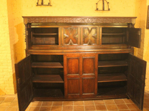 Buffet Anglais Periode James II 17° Siècle En Chêne