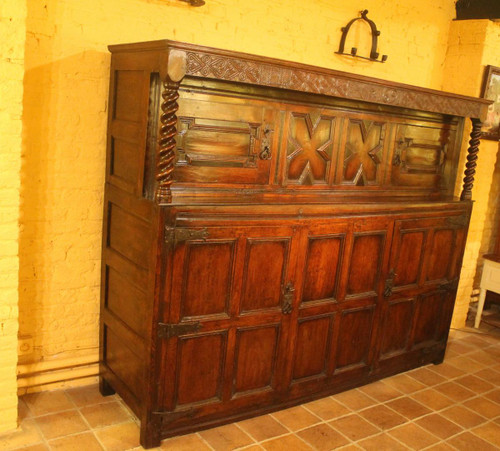 Buffet Anglais Periode James II 17° Siècle En Chêne