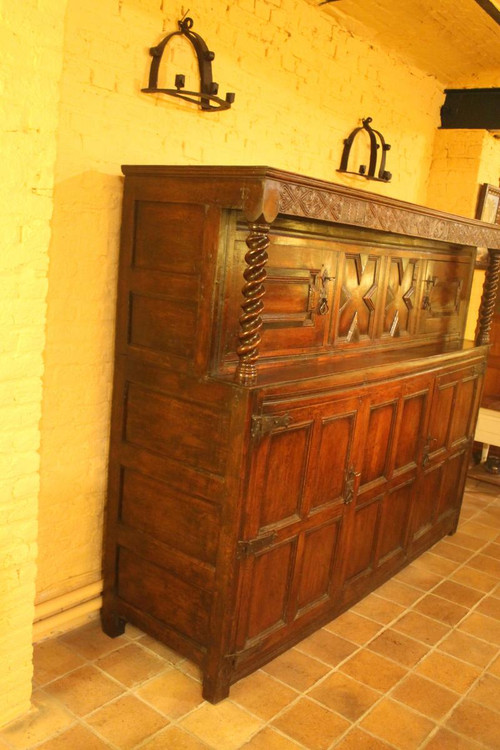 Buffet Anglais Periode James II 17° Siècle En Chêne