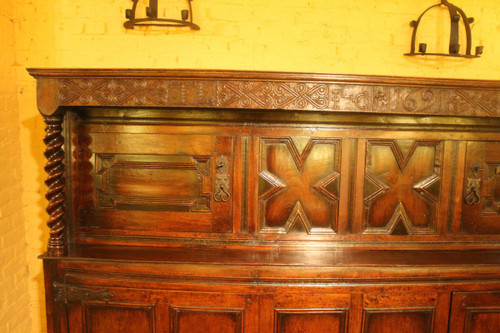 Buffet Anglais Periode James II 17° Siècle En Chêne