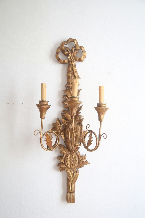 Paire d'appliques En Bois Doré De Style Louis XVI