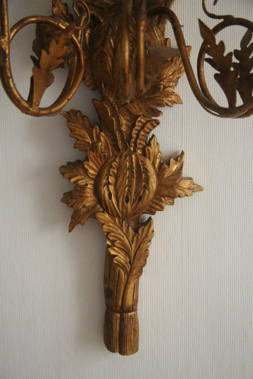 Paire d'appliques En Bois Doré De Style Louis XVI