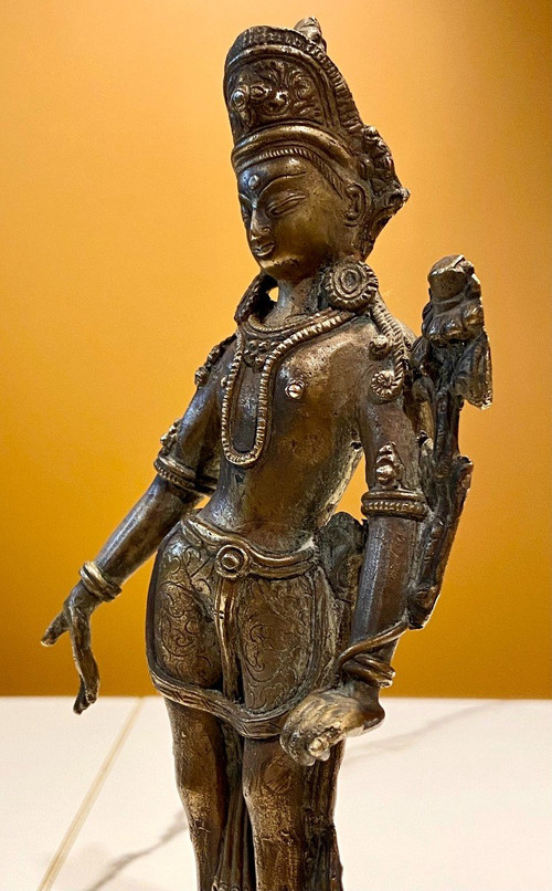 Tibet, First Half Of The 20th Century, Statuette Of Tara In Bronze.
