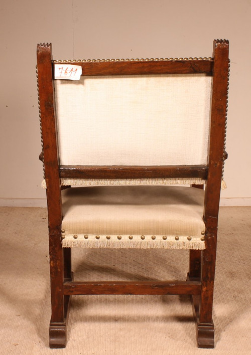 17th Century Spanish Armchair In Walnut
