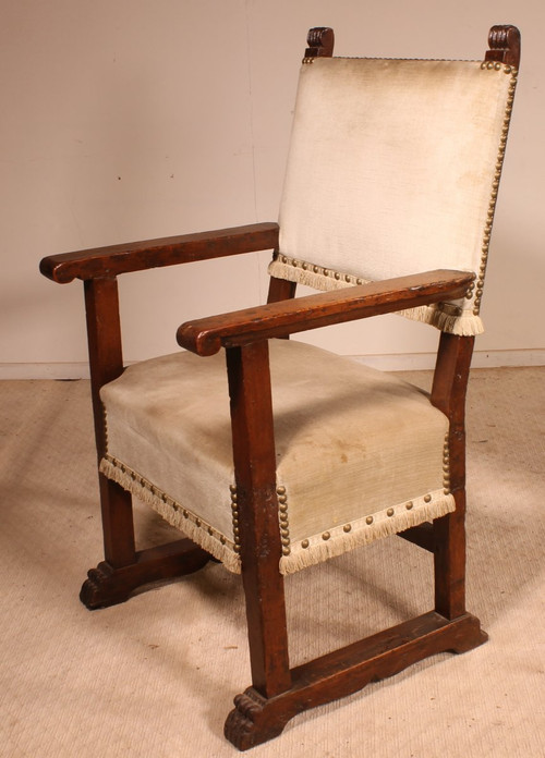 17th Century Spanish Armchair In Walnut