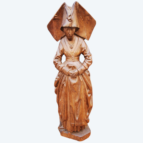 Sculpture Représentant Une Femme  Du Moyen Age