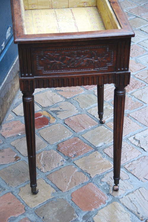 Pflanzgefäß aus Walnussholz, Louis XVI-Zeit