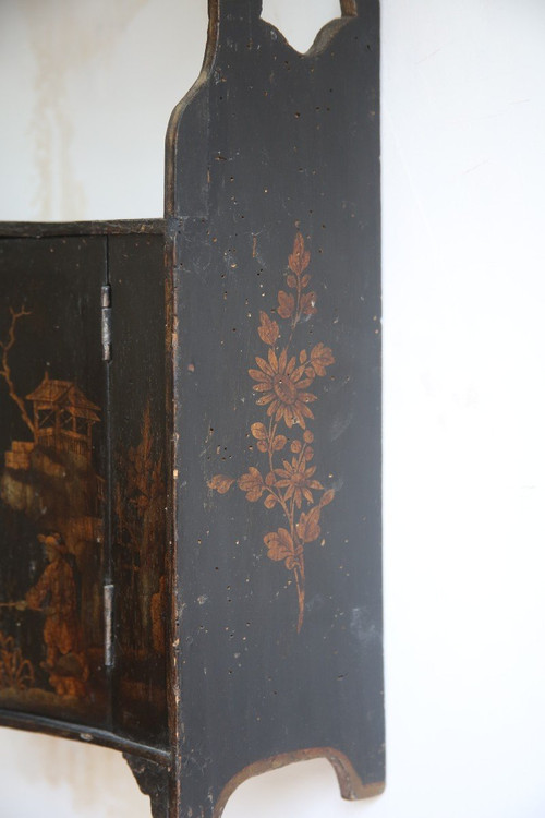 Parisian varnish shelf with black background circa 1760.