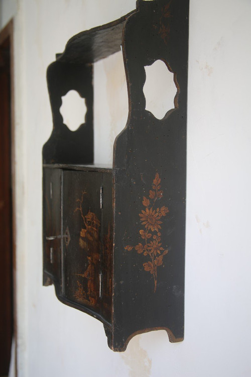 Parisian varnish shelf with black background circa 1760.