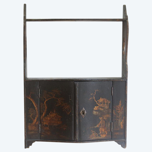 Parisian varnish shelf with black background circa 1760.