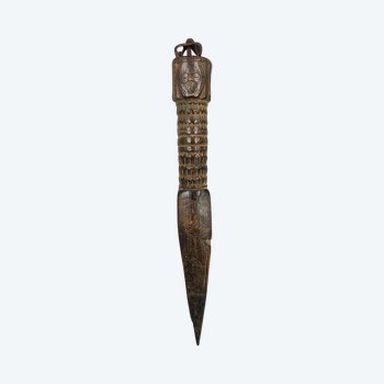 Ritual DAGGER called Phurbu - Tibet End of XIXth - beginning of XXth century - Wood with shiny patina and iron