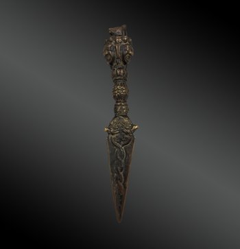 Ritual DAGGER called Phurbu - Tibet End of XIXth - beginning of XXth century - Wood with shiny patina and iron