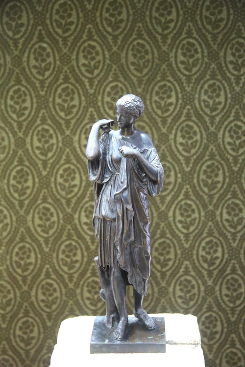 Diane de Gabies in bronzo con patina marrone, fine XIX secolo