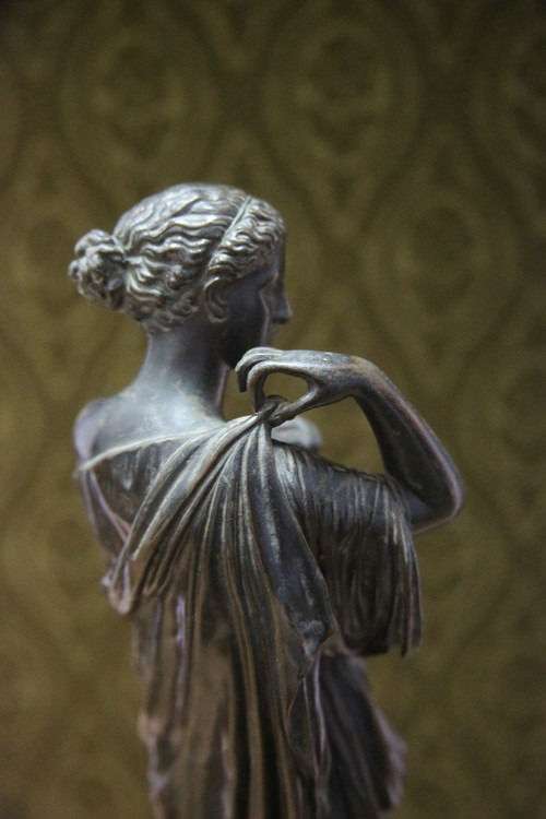 Diane de Gabies in bronzo con patina marrone, fine XIX secolo