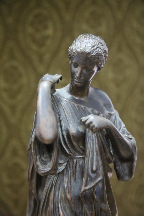 Diane de Gabies in bronzo con patina marrone, fine XIX secolo