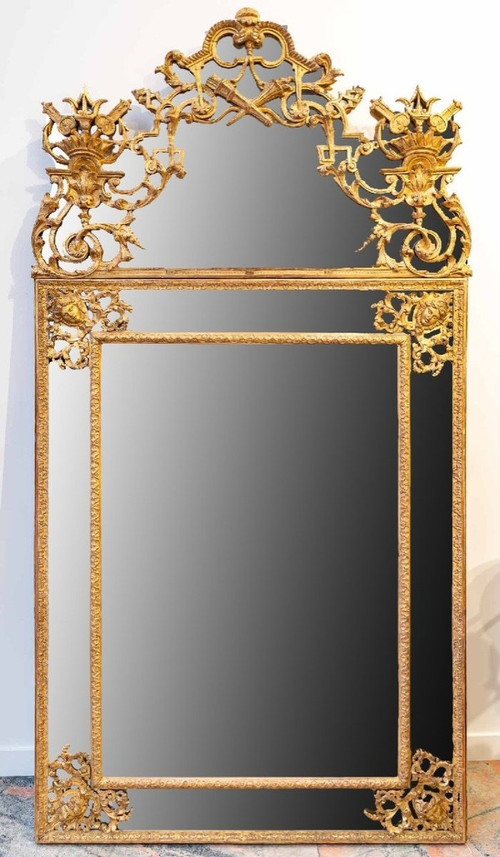 Important miroir à parcloses en bois doré  d'époque Louis XIV