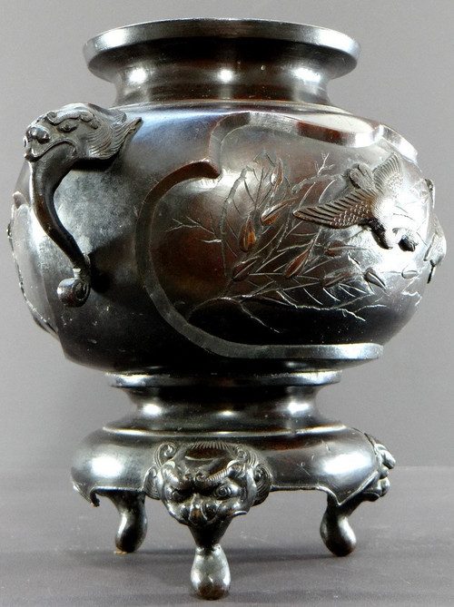 Giappone, Inizio XX Secolo, Epoca Meiji, Vaso Tripode In Bronzo Decorato Con Uccelli.