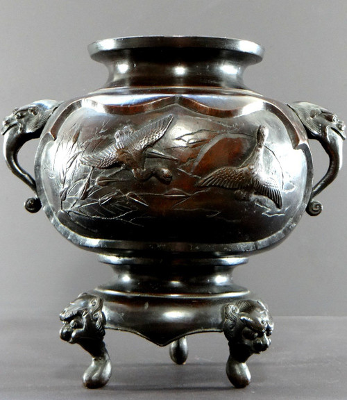 Giappone, Inizio XX Secolo, Epoca Meiji, Vaso Tripode In Bronzo Decorato Con Uccelli.