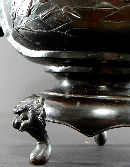 Giappone, Inizio XX Secolo, Epoca Meiji, Vaso Tripode In Bronzo Decorato Con Uccelli.