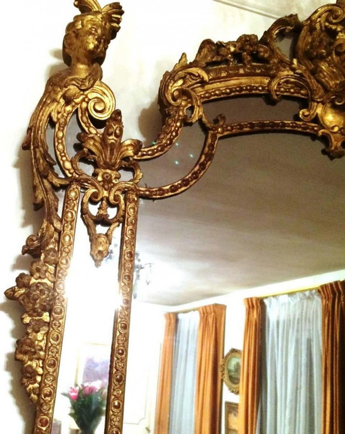 Eccezionale specchio in legno intagliato e dorato d'epoca Regence