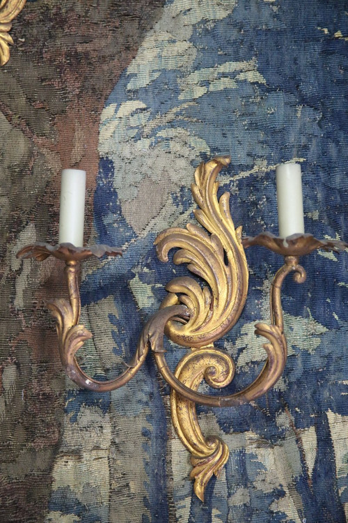 Suite of three gilded sheet metal sconces in the rocaille style.