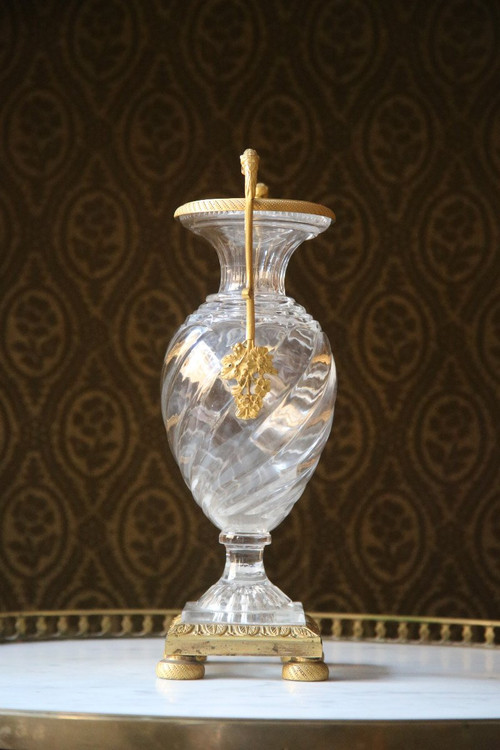 Vase d'époque Charles X en cristal et bronze doré.