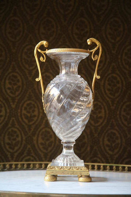 Vase d'époque Charles X en cristal et bronze doré.