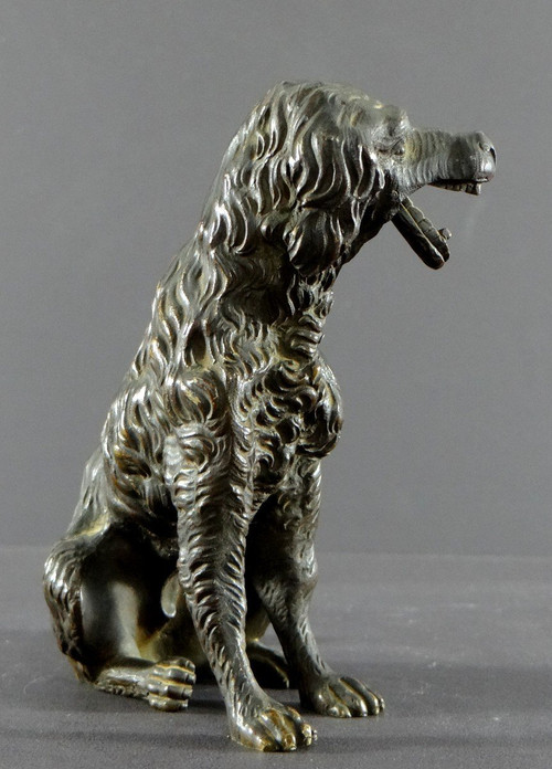 Francia, inizio XX secolo, Statuetta di cane in bronzo con mandibola mobile.