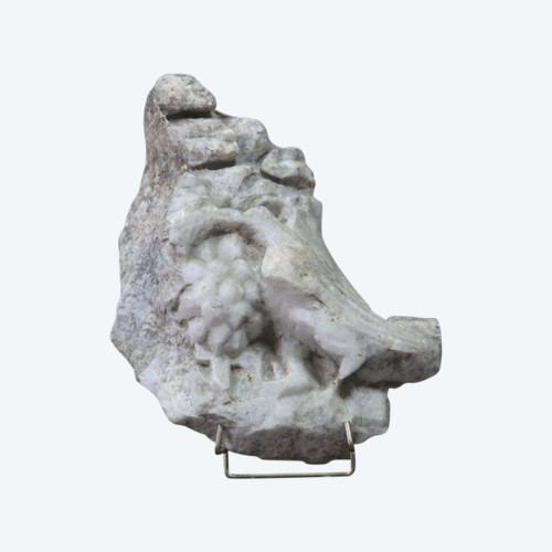 Frammento di elemento architettonico in marmo bianco, XVIII secolo