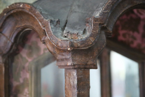 Vetrina in legno laccato, opera italiana, XVIII secolo.