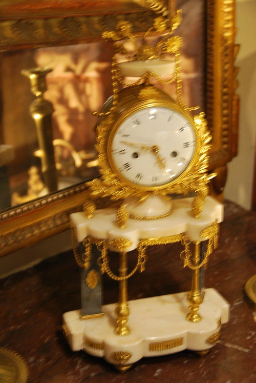 Portico Clock In White Marble And Gilt Bronze Louis XVI Period