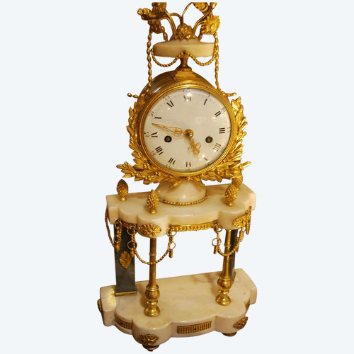 Pendule Portique En Marbre Blanc Et Bronze Doré époque Louis XVI